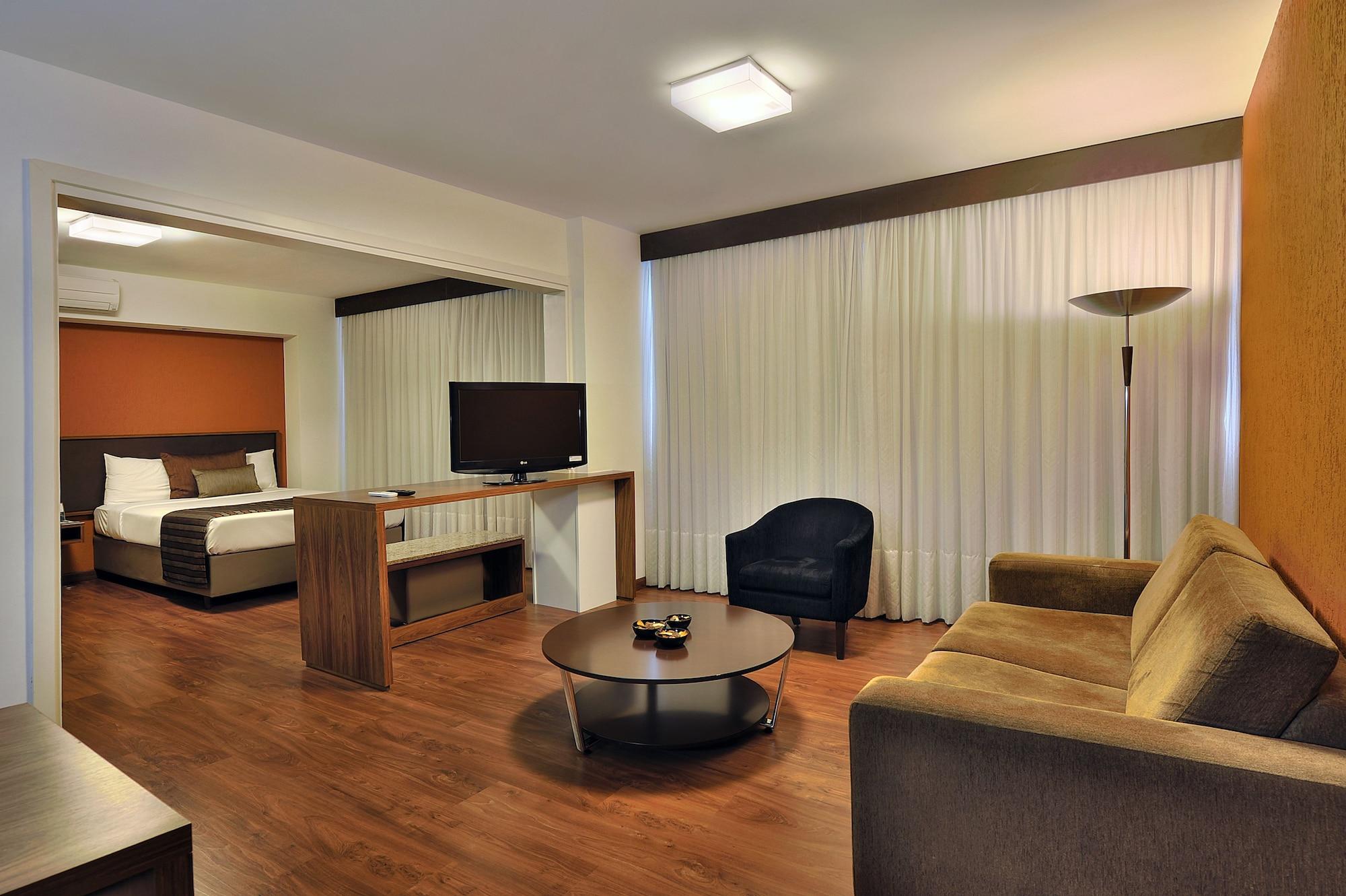 Hotel Deville Куритиба Екстериор снимка