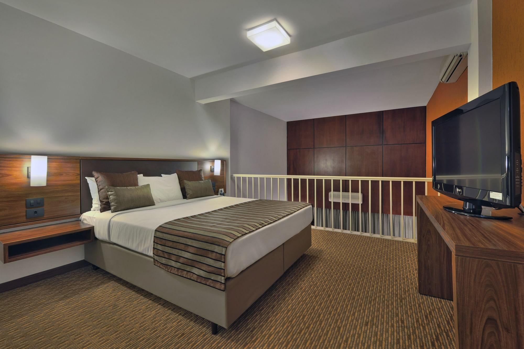 Hotel Deville Куритиба Екстериор снимка