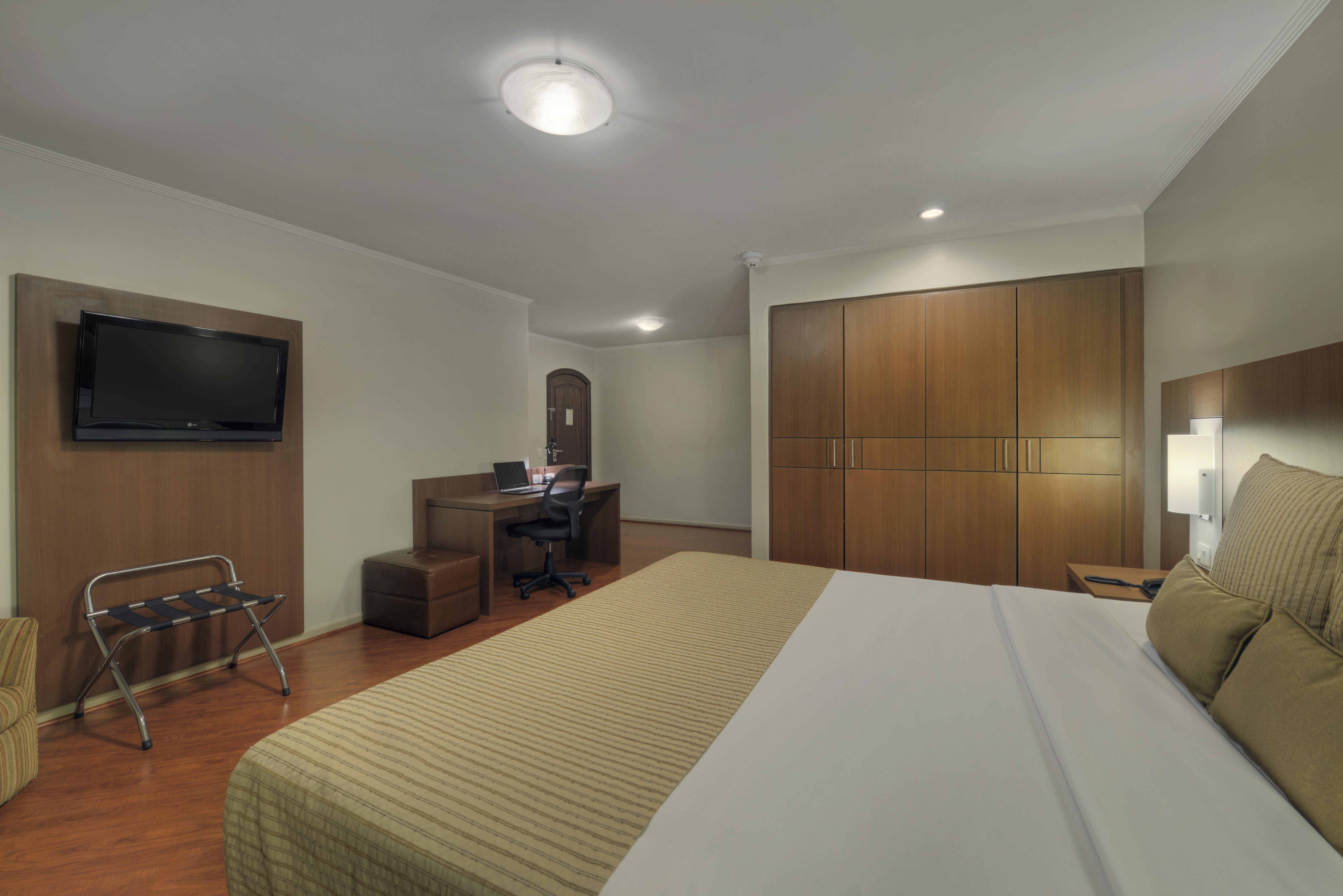 Hotel Deville Куритиба Екстериор снимка