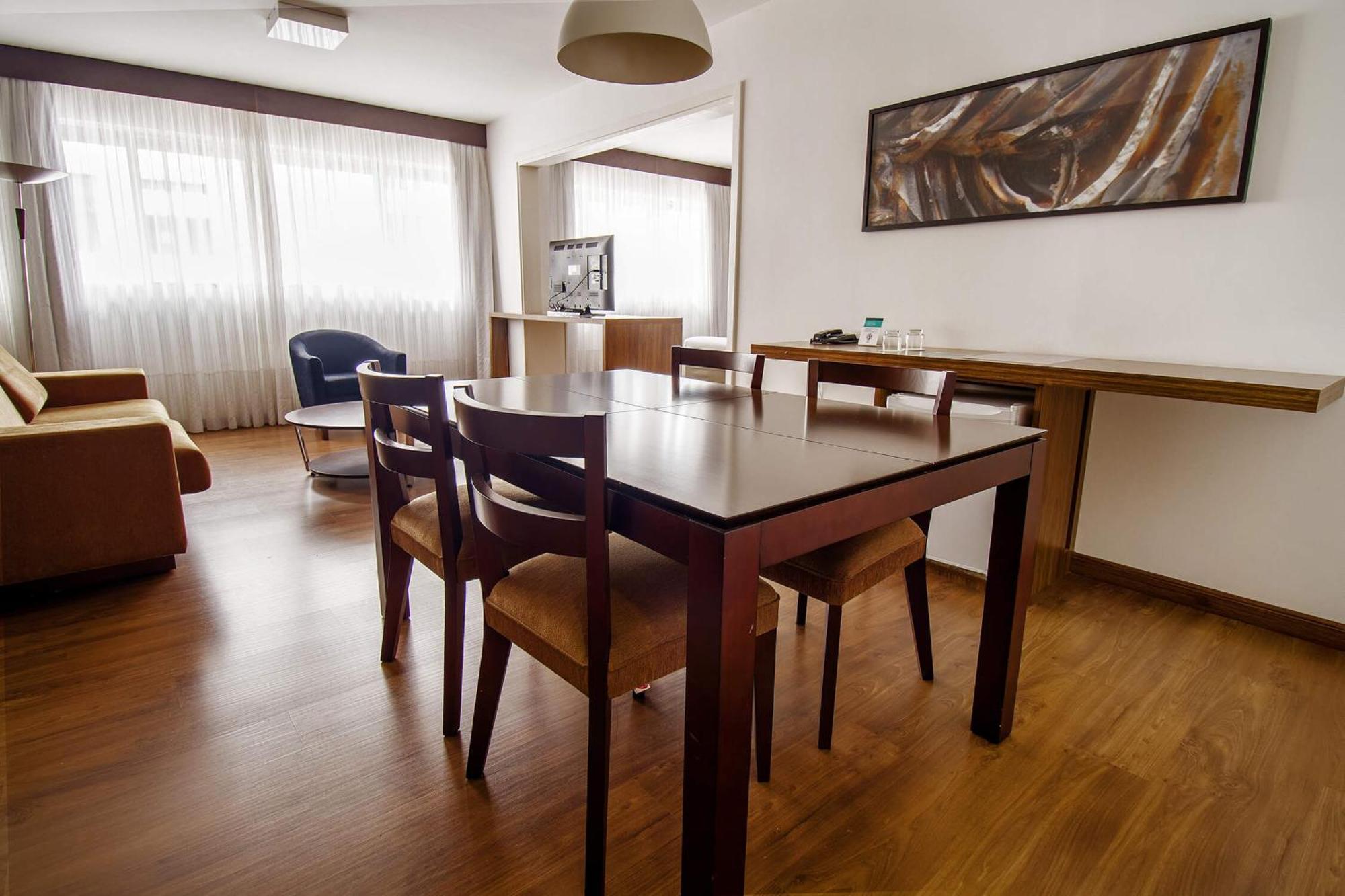 Hotel Deville Куритиба Екстериор снимка
