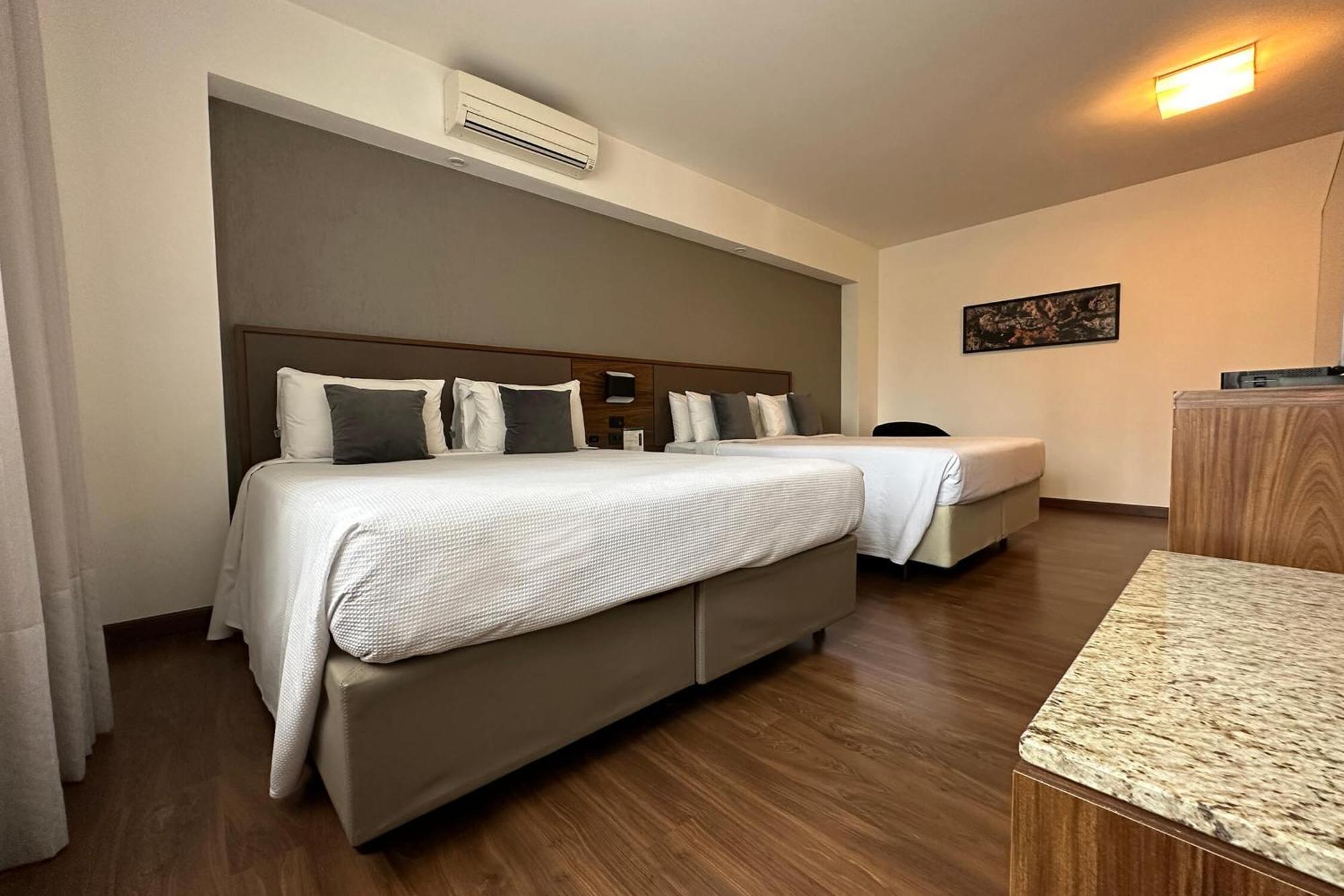 Hotel Deville Куритиба Екстериор снимка