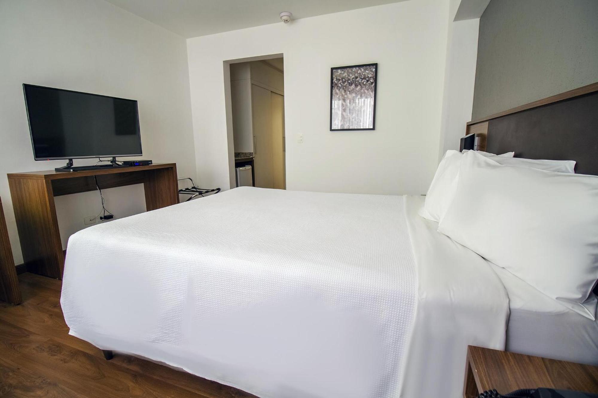 Hotel Deville Куритиба Екстериор снимка