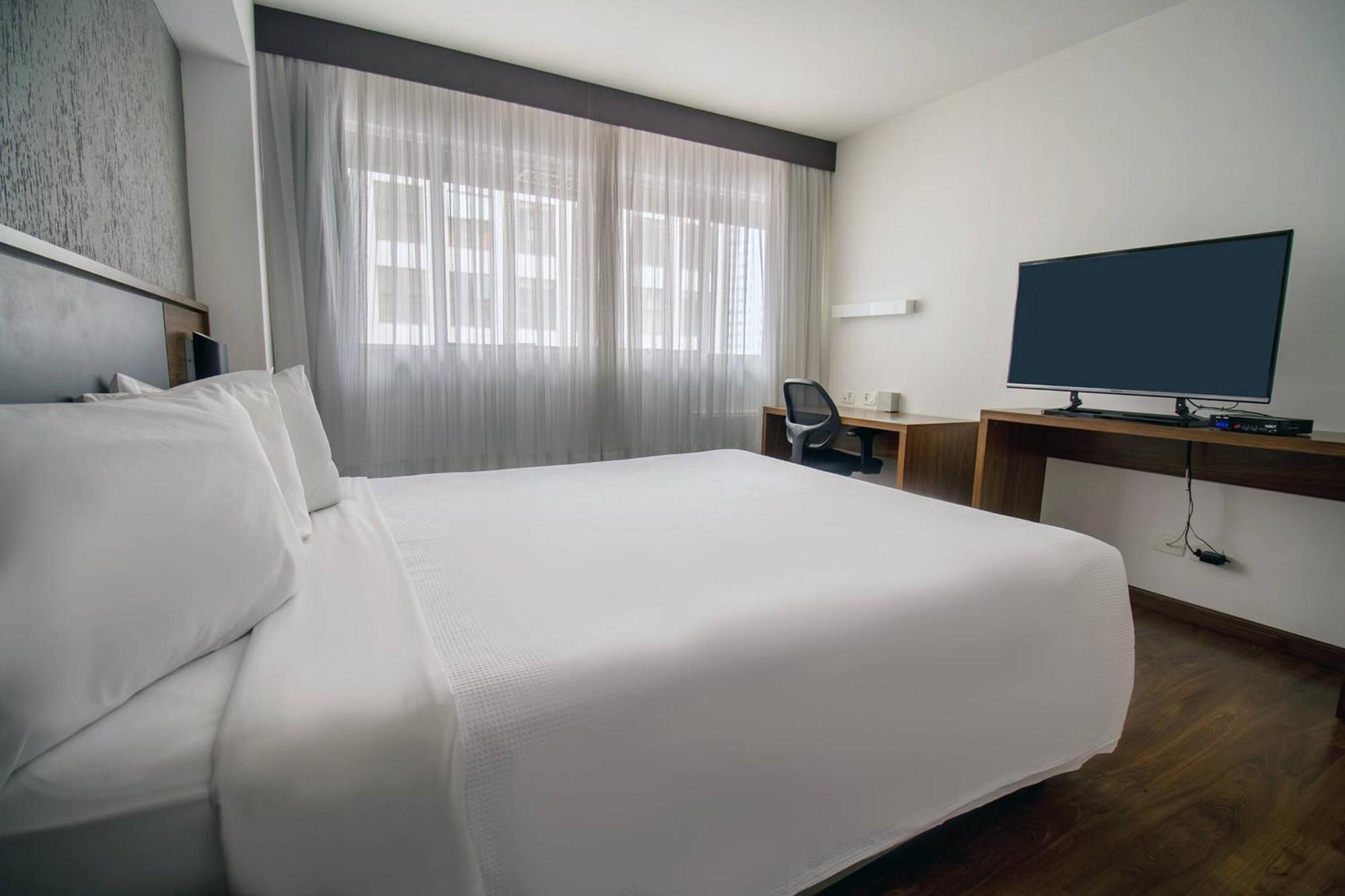 Hotel Deville Куритиба Екстериор снимка