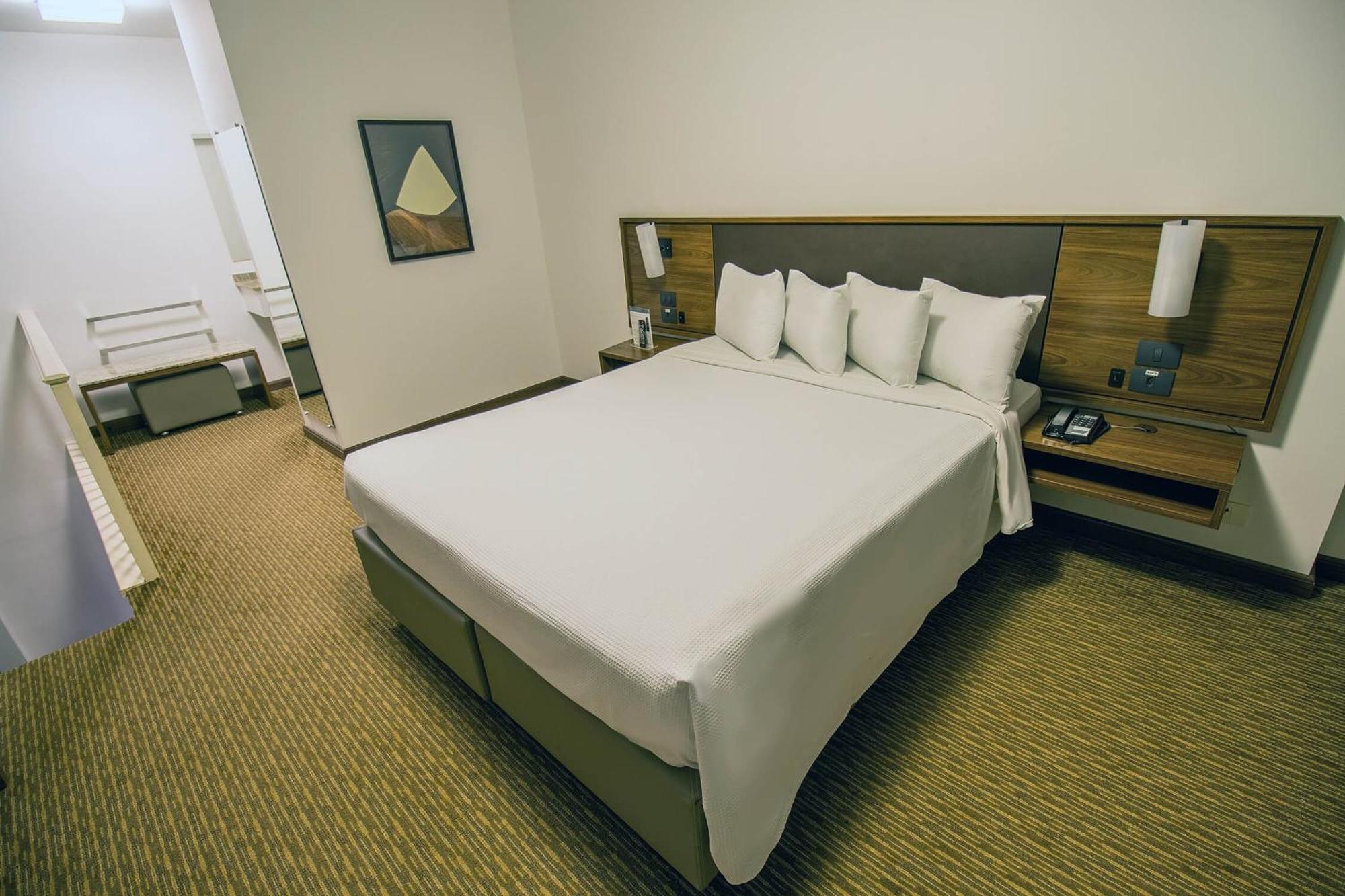 Hotel Deville Куритиба Екстериор снимка
