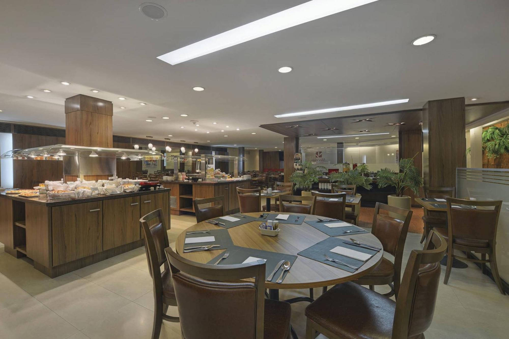 Hotel Deville Куритиба Екстериор снимка