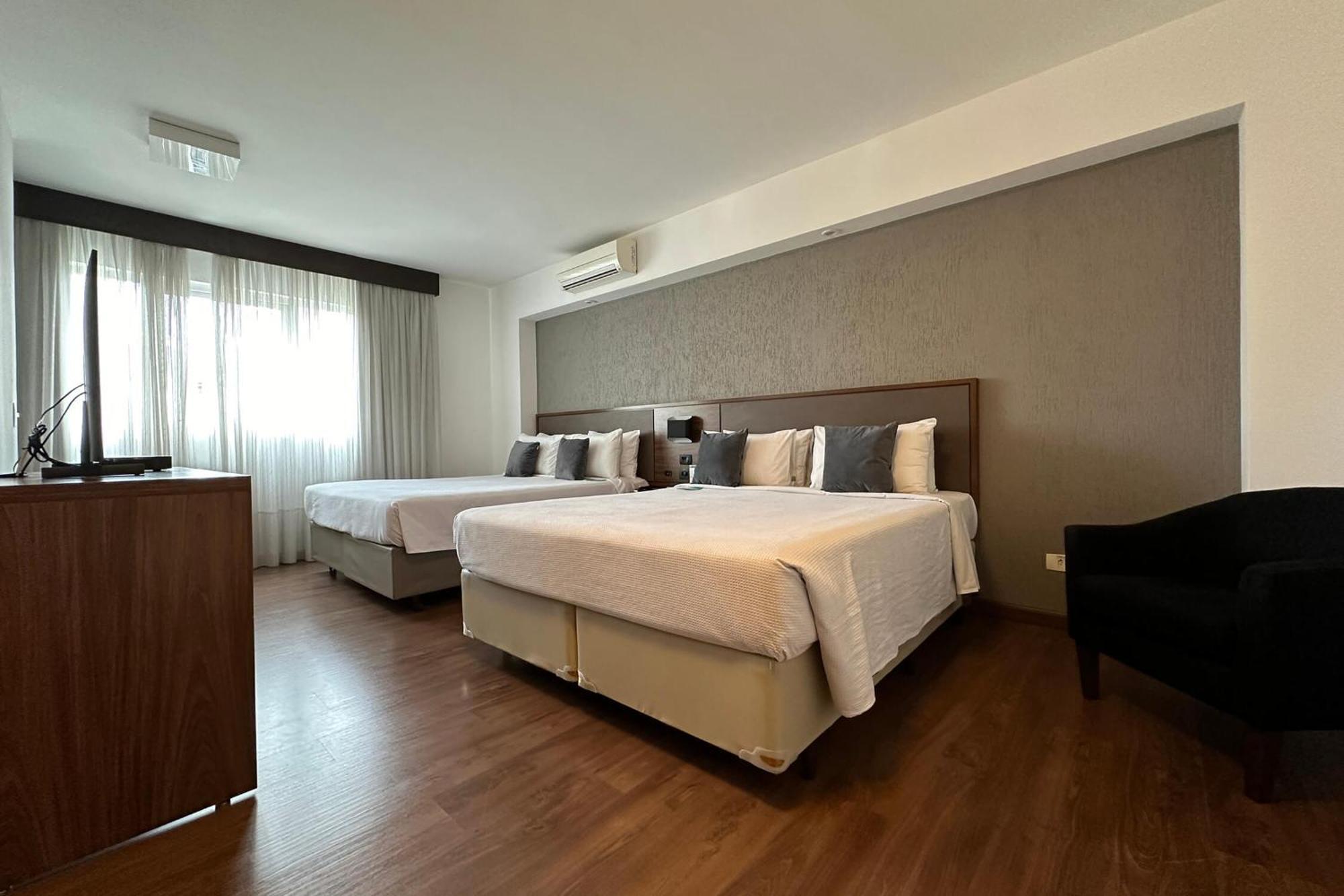 Hotel Deville Куритиба Екстериор снимка