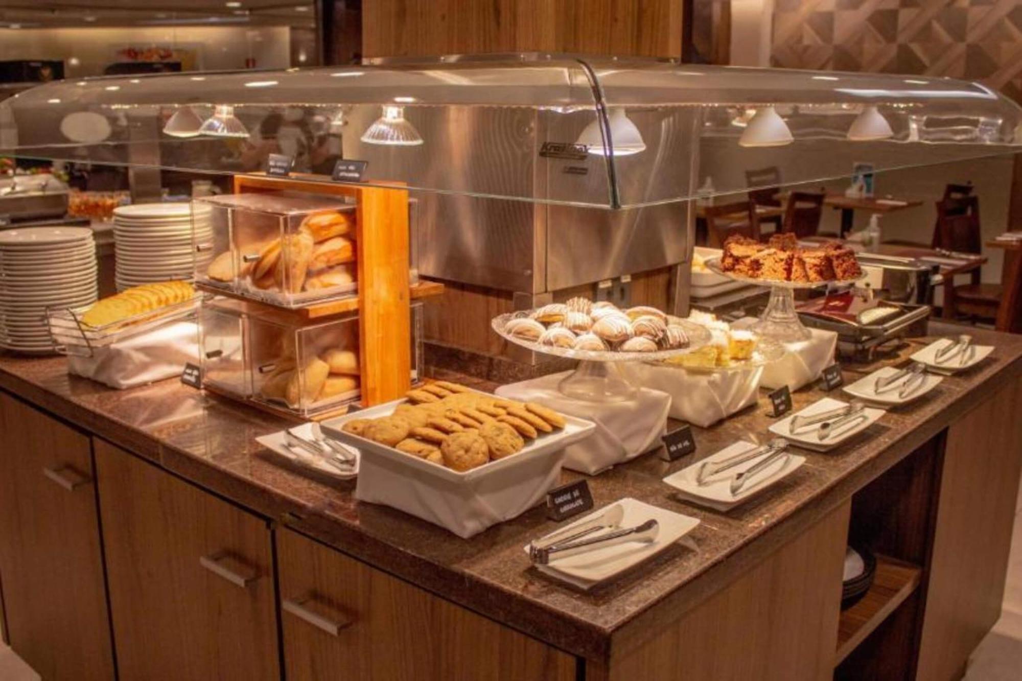 Hotel Deville Куритиба Екстериор снимка