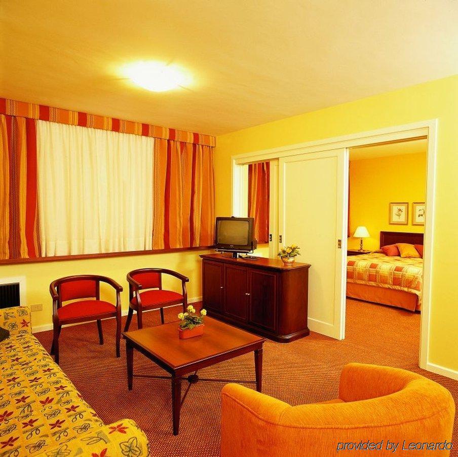 Hotel Deville Куритиба Стая снимка