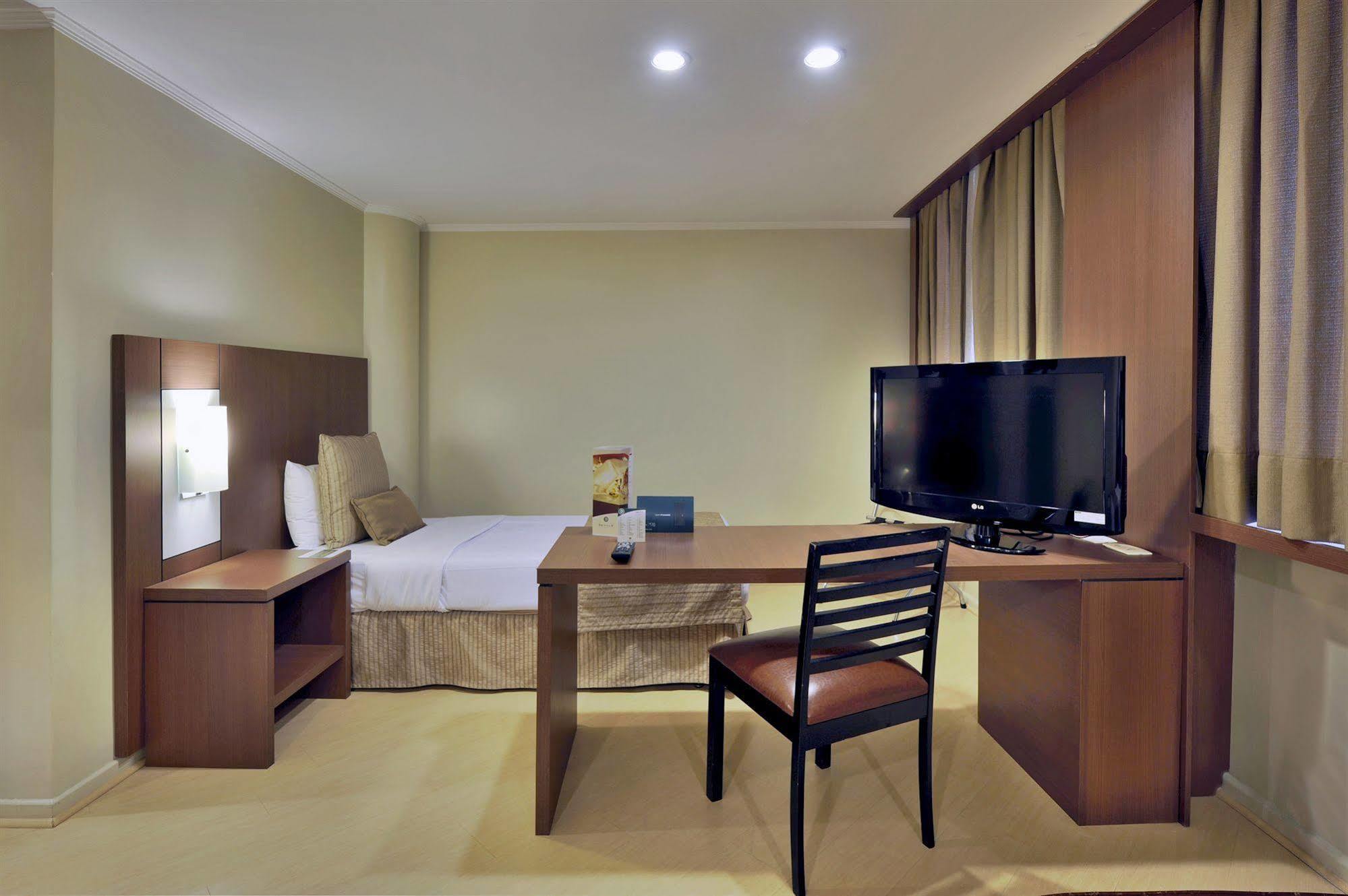Hotel Deville Куритиба Екстериор снимка